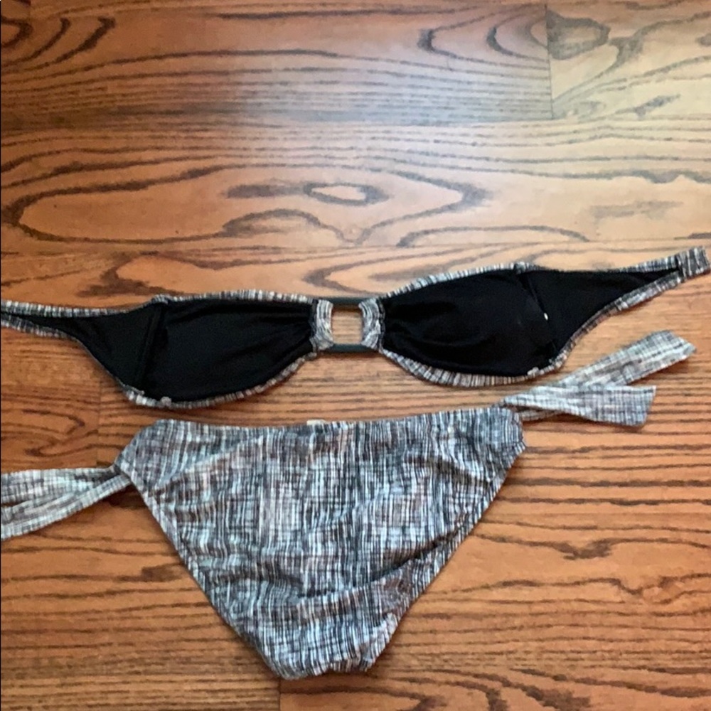 Bikini - Picture 2 of 2